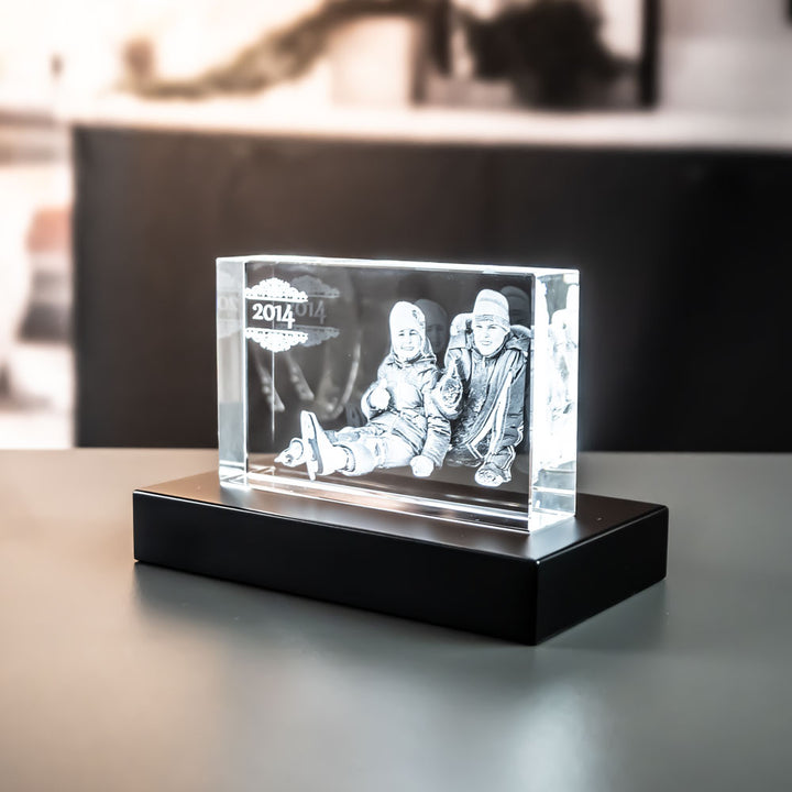 Lying glass block with father and son seen at an angle on a luxury light base 9x16 cm