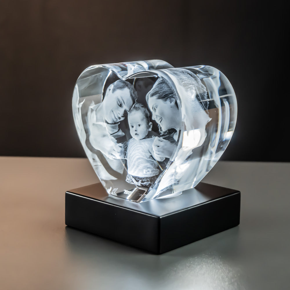 Glass heart with family seen from the side on a matte black luxury light base