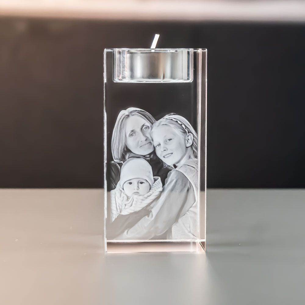 Tea light holder 5x5x10 cm with 3D laser-engraved mother and two children