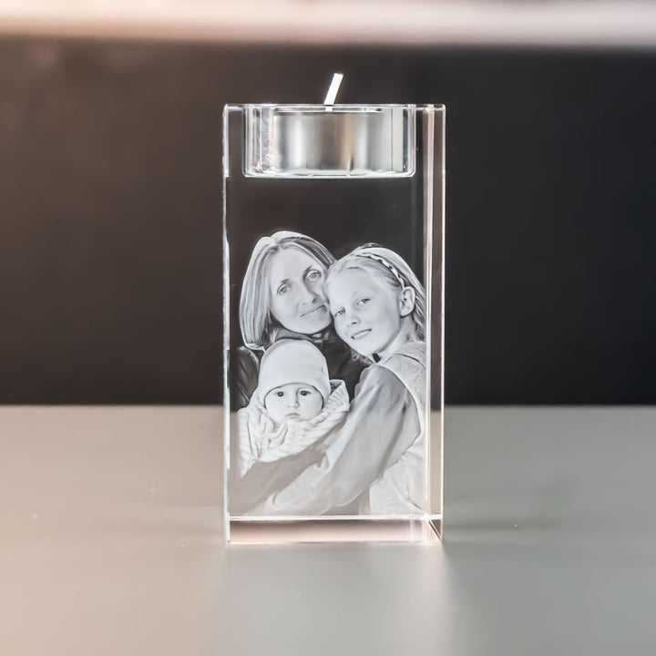 Tea light holder 5x5x10 cm with 3D laser-engraved mother and two children