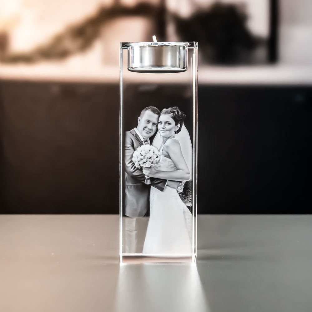 Tea light holder 5x5x14 cm with 3D laser-engraved bride and groom