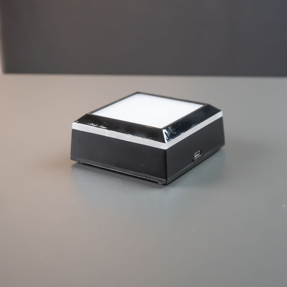 Black square light base 7×7 cm with white LED light on