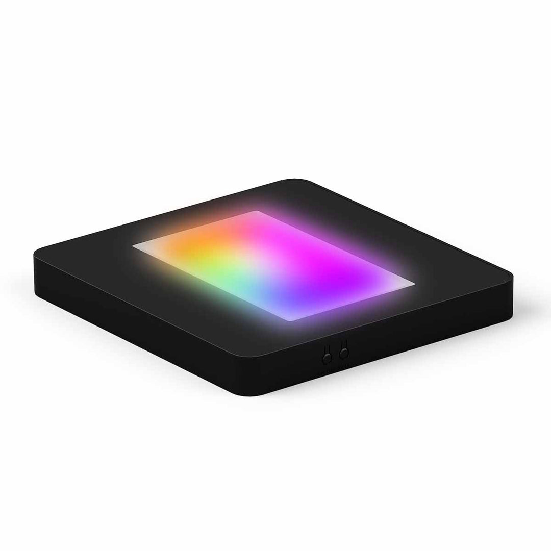 Multi lysbase ekstra large 17 × 17 cm i mat sort med tændt farvelys