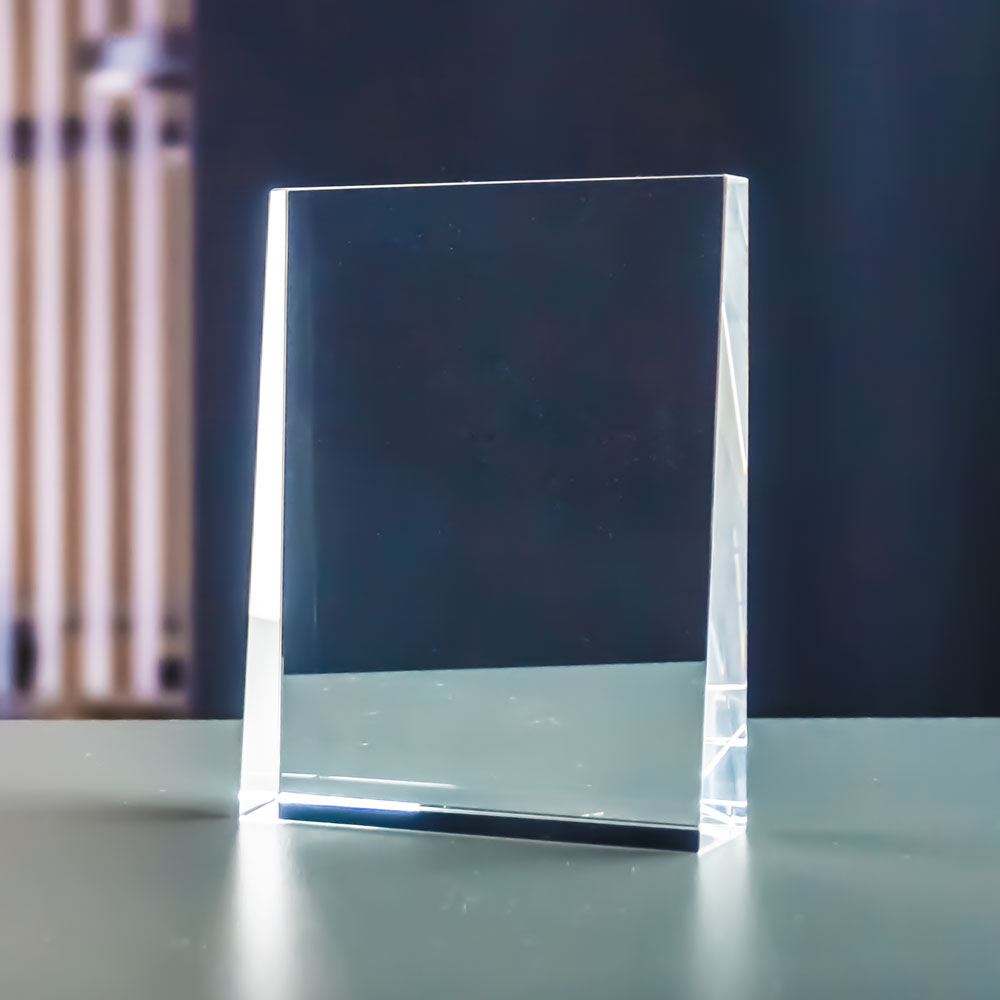 Prism award in clear crystal glass without engraving, seen from the front