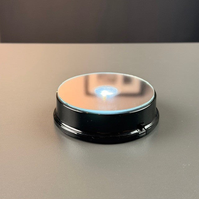 Sort rund lysbase med tændt LED-lys
