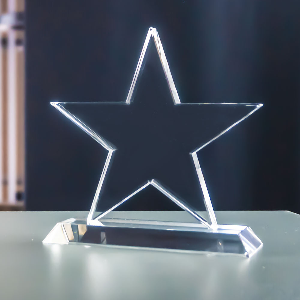 Star-shaped award in clear crystal glass without engraving