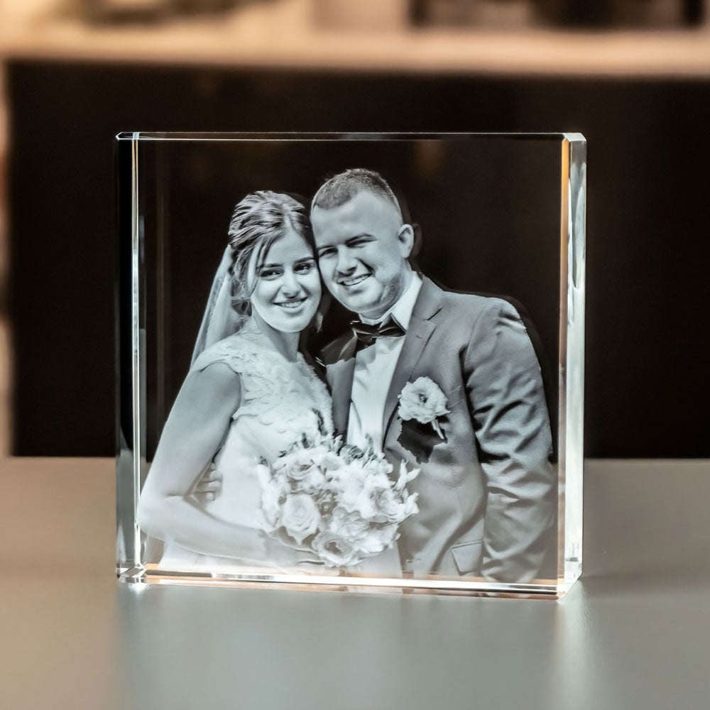 Square glass block 12x12 cm with 3D laser-engraved bride and groom with bouquet