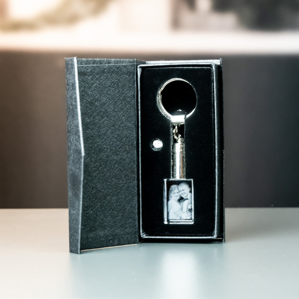 Crystal glass keyring with light in a black gift box