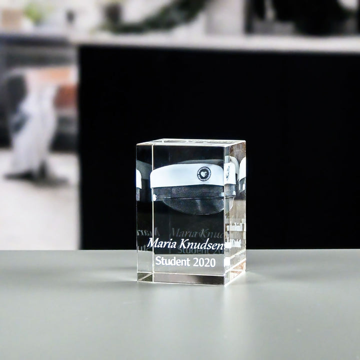 Rectangular glass block 6x6x9 cm with 3D laser-engraved graduation cap and text