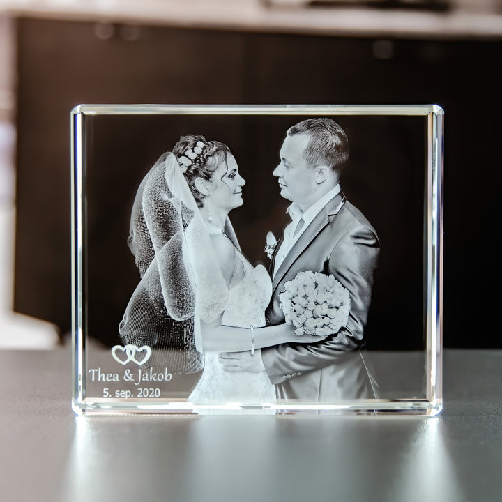 Lying rectangular glass block with 3D laser-engraved bride and groom, names and date