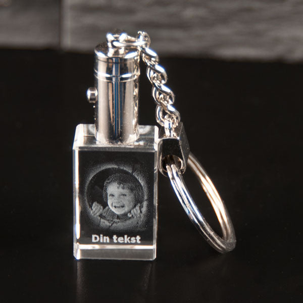Crystal glass keyring with light, engraved portrait and text