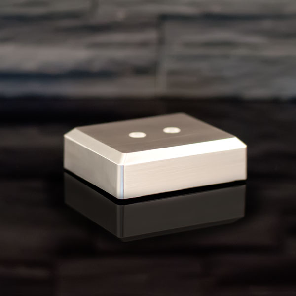 Battery light base 6x6 cm in brushed metal, switched off